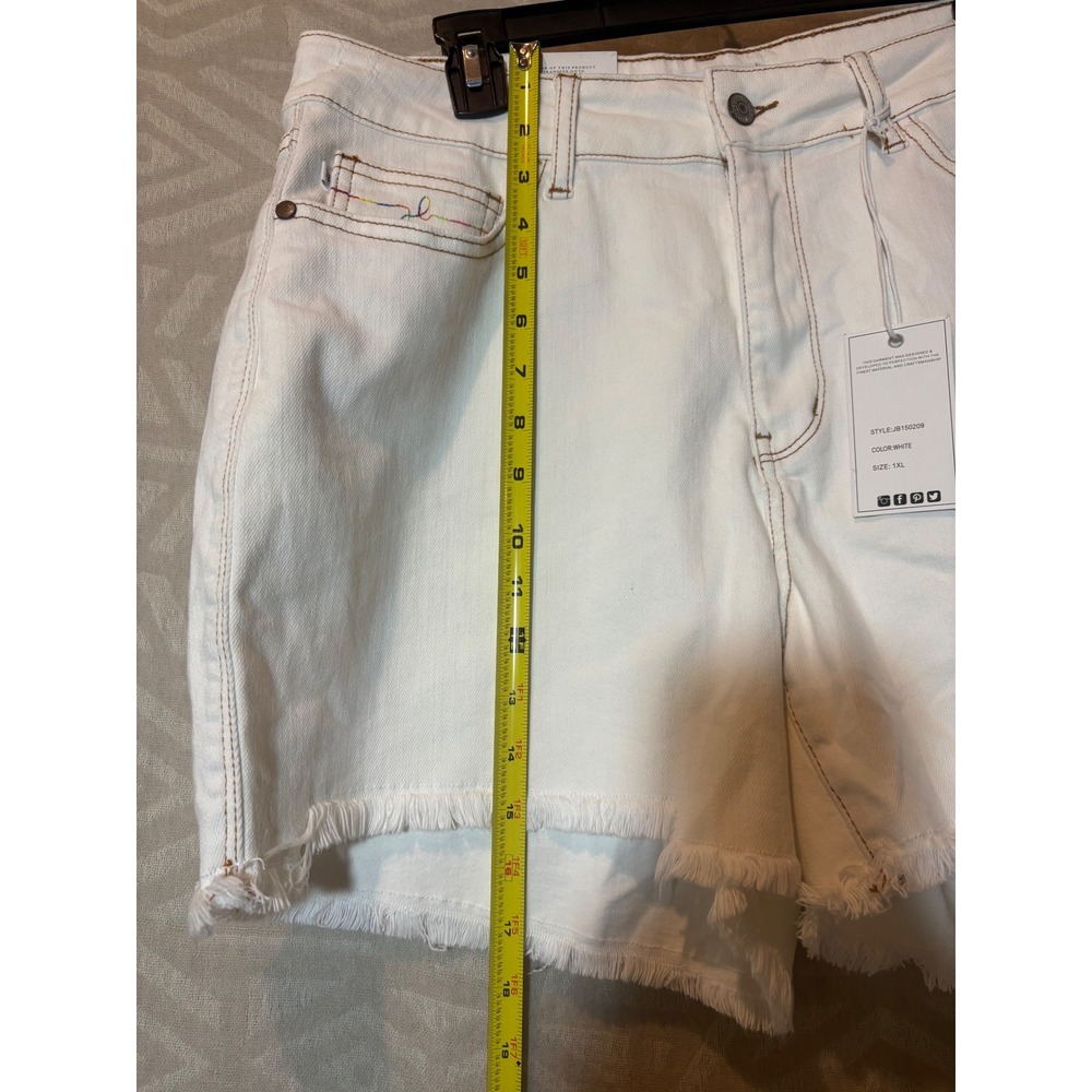 Judy Blue White Mid Rise Frayed Hem Denim Shorts Rainbow‎ Stitching Size 1XL - Picture 7 of 10